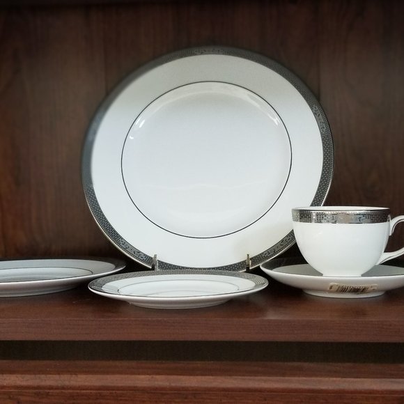 Wedgwood Marcasite 5 Piece Place Setting - Picture 5 of 13